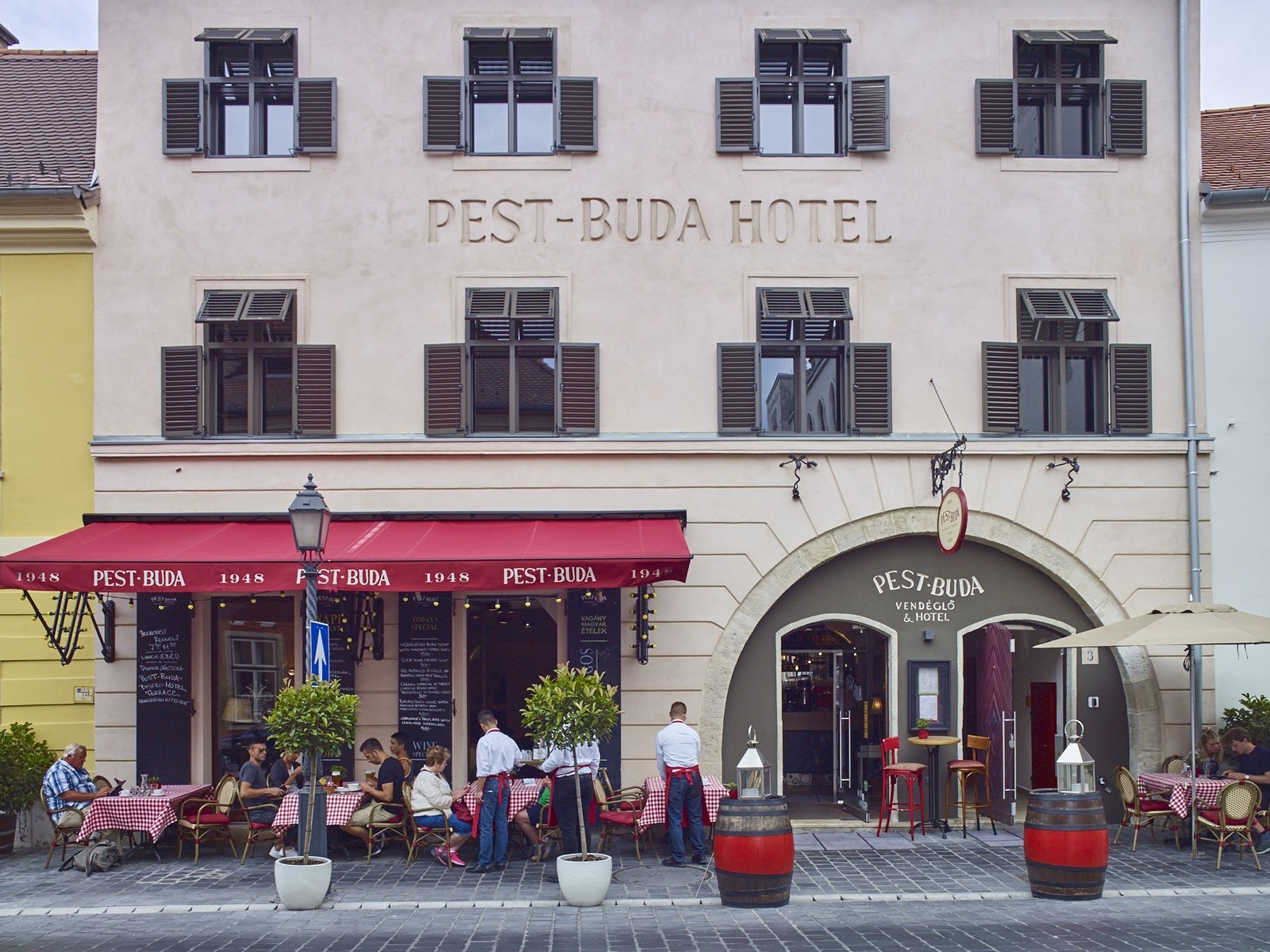 Pest-Buda Design Hotel บูดาเปสต์ ภายนอก รูปภาพ